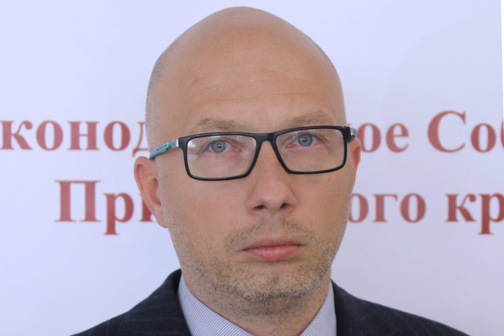 Приморский депутат Геннадий Шульга лишен полномочий за «прогулы»