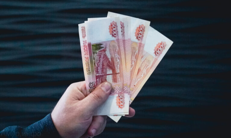 Экс-сотрудника Амурских электросетей будут судить по делу о взятках и майнинге криптовалюты
