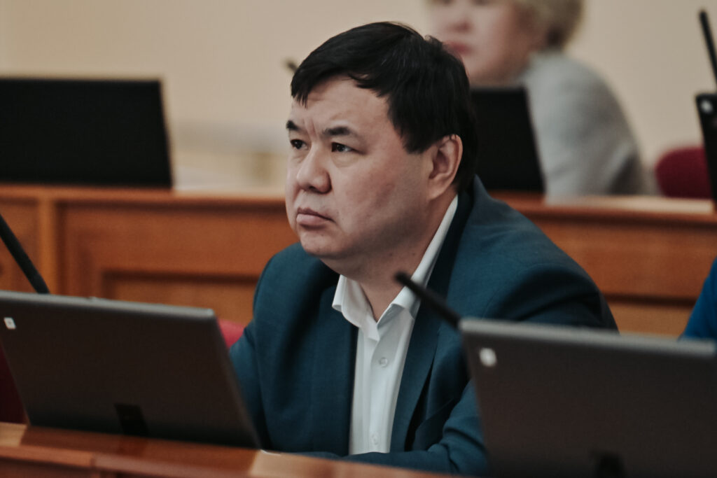 Владимира Хингелова одобрили на пост министра экономики Бурятии