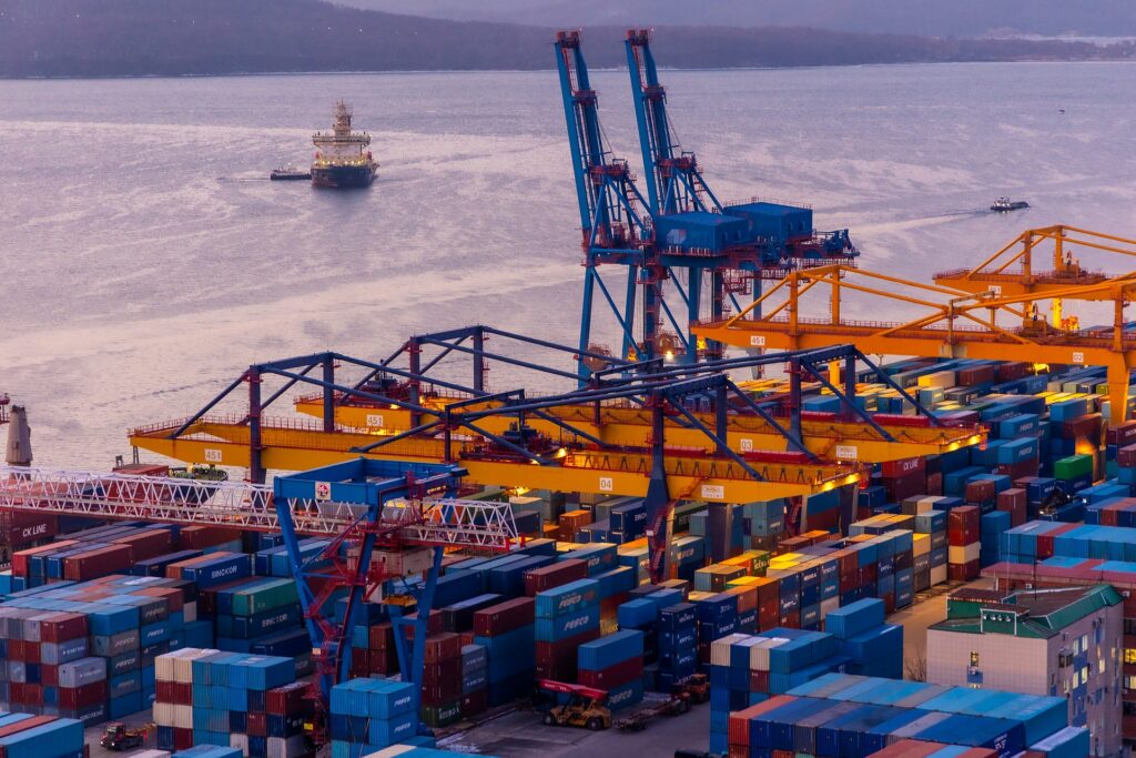 Дальневосточный перегруз: в FESCO сообщили о повышении стоимости контейнерных перевозок из Китая в Россию