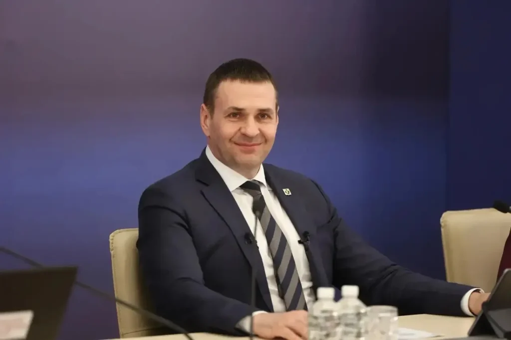Дмитрий Демешин поздравил свою альма-матер с круглой датой