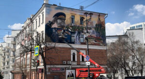 мурал жукова в хабаровске
