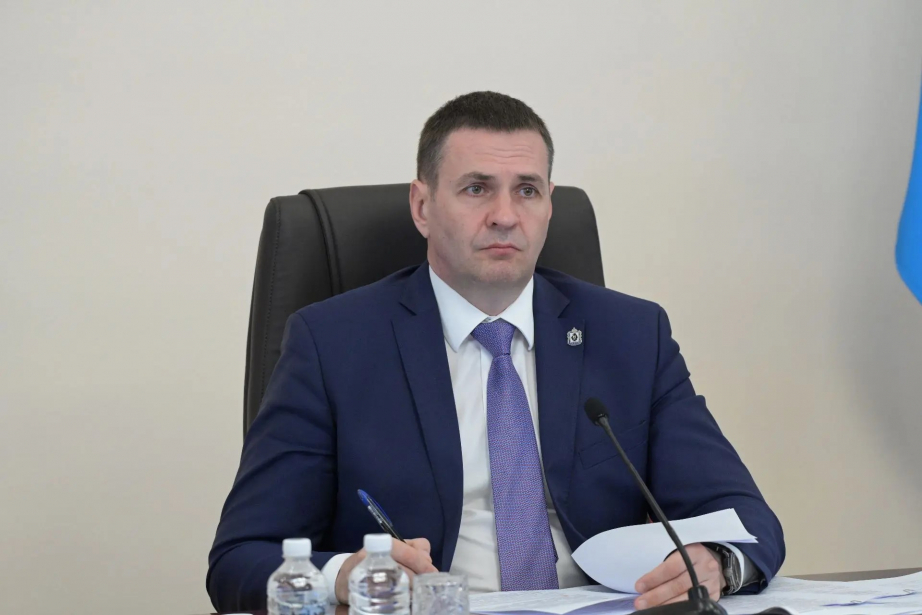 Дмитрий Демешин жестко раскритиковал «связных» чиновников