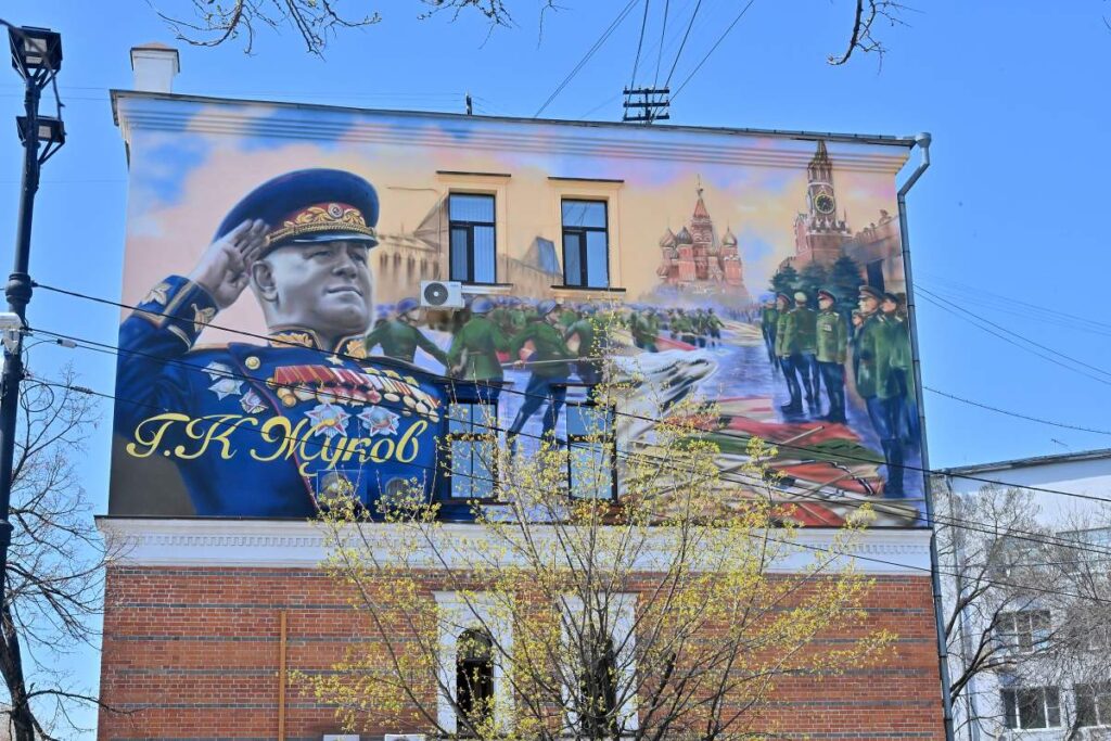 В Хабаровске открыли мурал маршалу Георгию Жукову