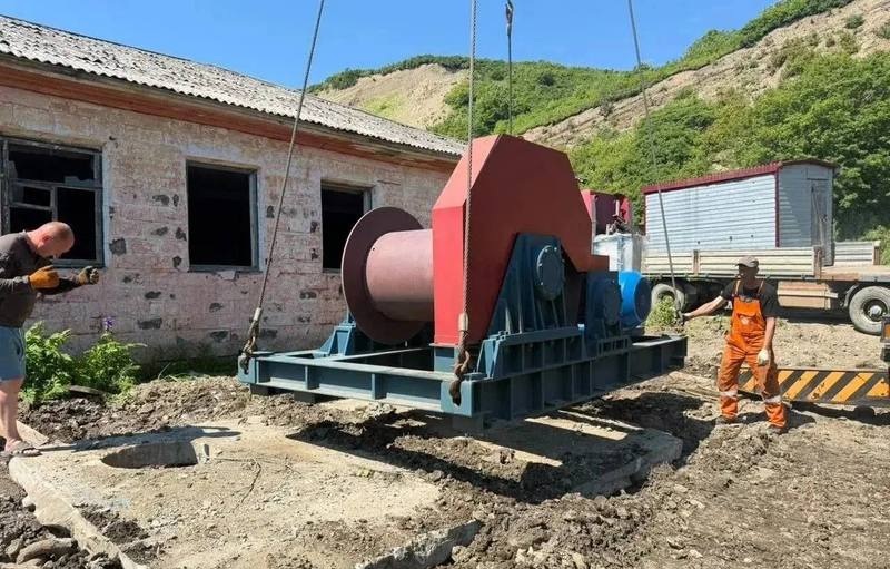 На Сахалине готовят систему тросов для подъема судна