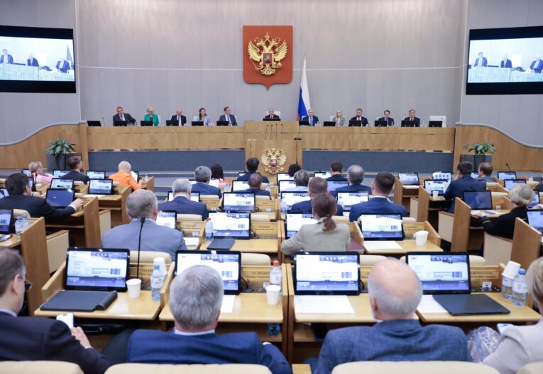 В Госдуму от Хабаровского края баллотируются политолог и экс-сенатор