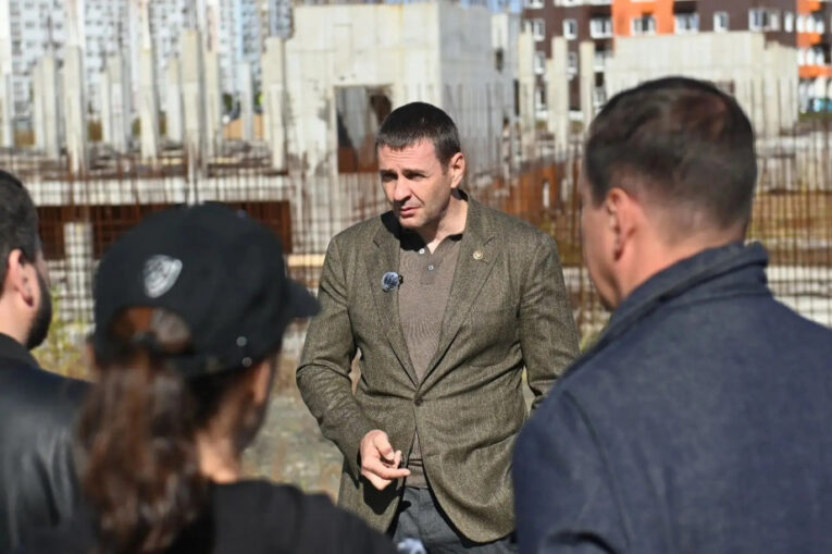 Демешин раскритиковал строителей за долгострои в Хабаровске